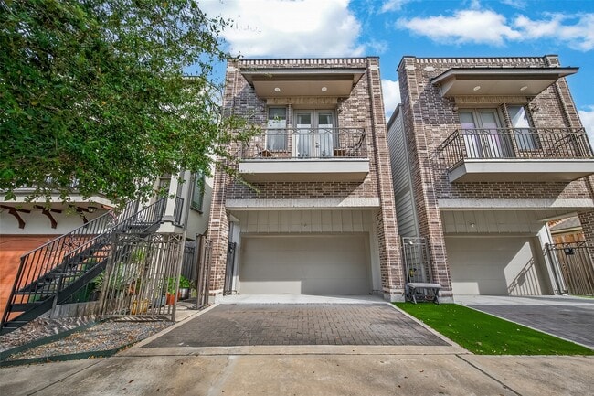 property at 604 W Pierce St