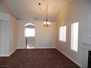 9120 Dolente Ave in Las Vegas, NV - Building Photo - Building Photo