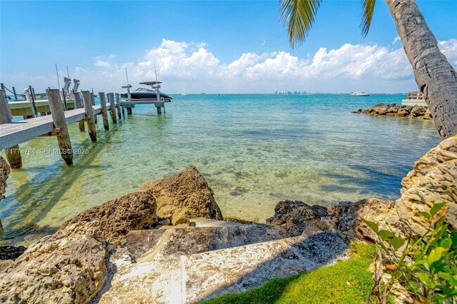 9 Harbor Point in Key Biscayne, FL - Building Photo - Building Photo