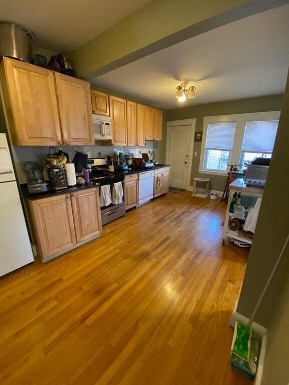 249 Hyde Park Ave-Unit -3R in Boston, MA - Foto de edificio - Building Photo