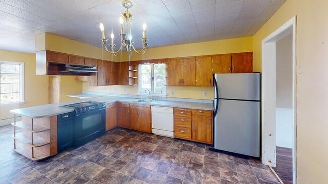 property at 207 6th Ave NW