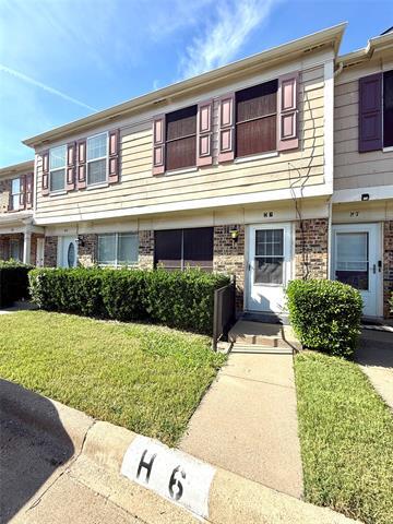 property at 629 Carriagehouse Ln