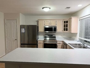 5425 Port Royal Dr in Virginia Beach, VA - Foto de edificio - Building Photo