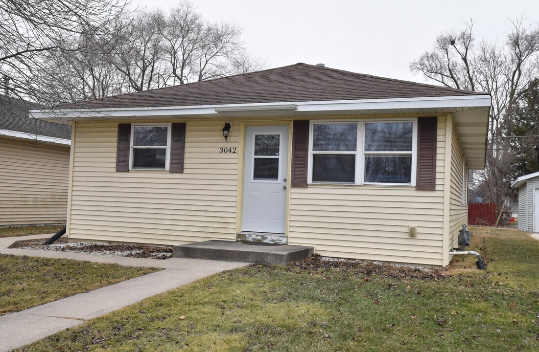 3042 Hamlin Ave in Mount Pleasant, WI - Building Photo