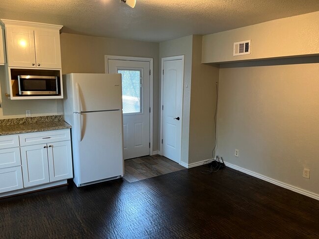 1605 Bardfield Ave in Garland, TX - Building Photo - Building Photo