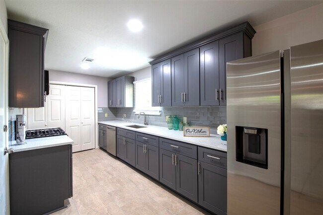 1011 Twinbrooke Dr in Houston, TX - Building Photo - Building Photo