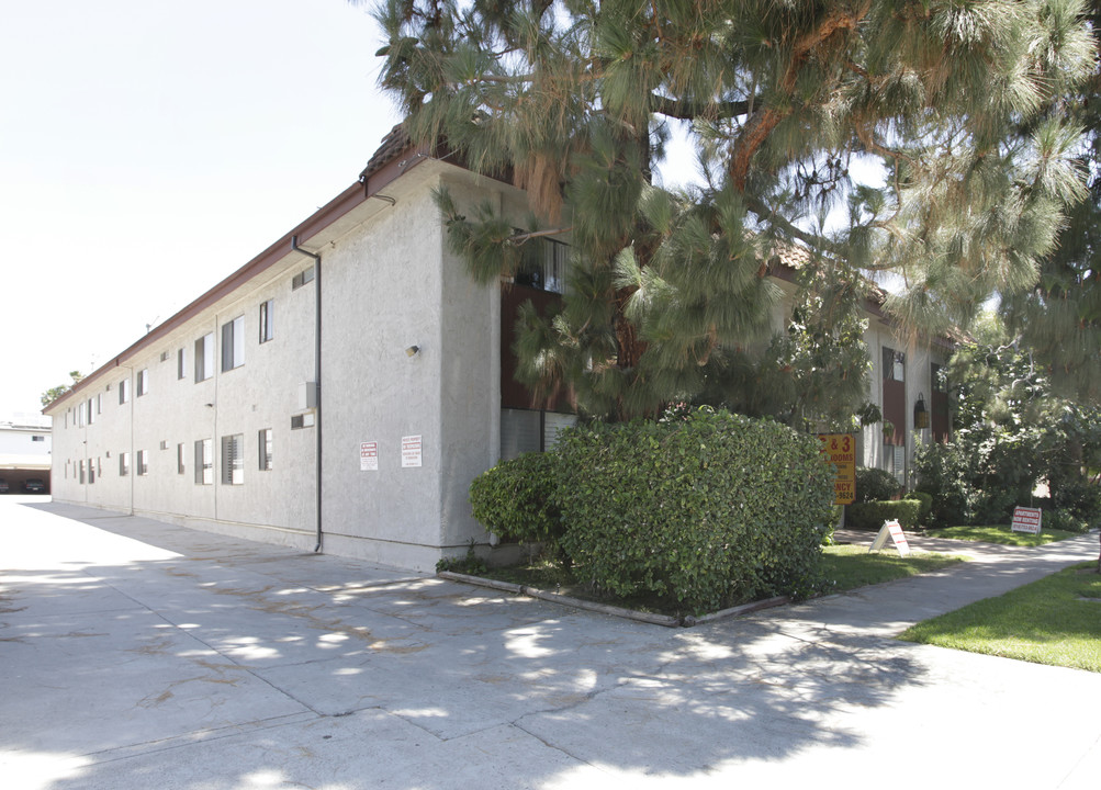 11923 Albers St in Valley Village, CA - Building Photo