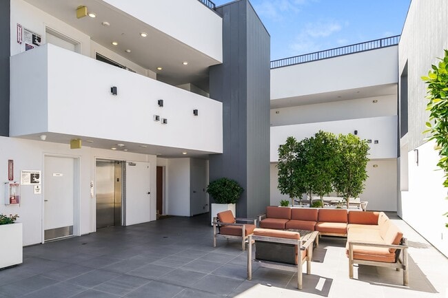 Gramercy Terrace in Los Angeles, CA - Foto de edificio - Building Photo