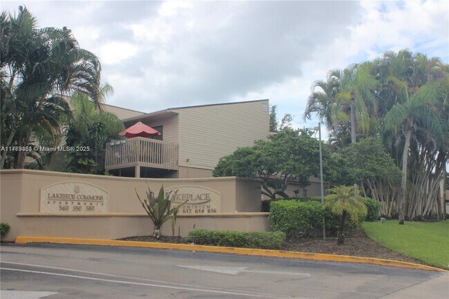 602 Executive Center Dr in West Palm Beach, FL - Building Photo - Building Photo