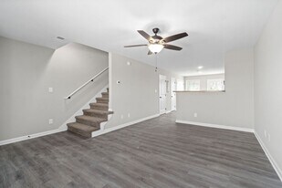 1019 Glenkirk Dr in Clarksville, TN - Building Photo