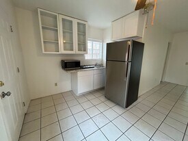 735 Genevieve St in Solana Beach, CA - Building Photo