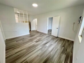 962 NW 6th St in Miami, FL - Building Photo - Building Photo