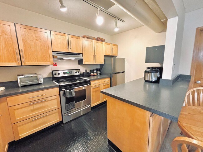 1822 S 5th St in Minneapolis, MN - Building Photo - Building Photo