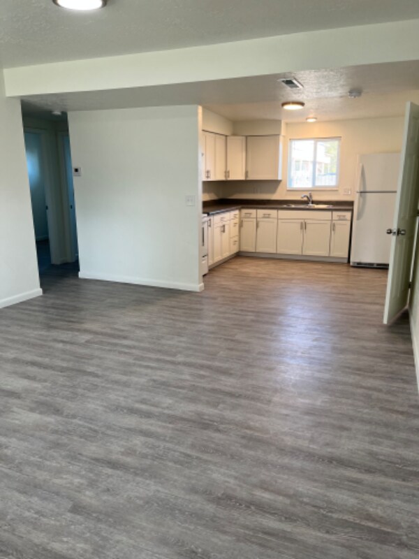 84 W Main St, Unit 1 in Grantsville, UT - Building Photo - Building Photo