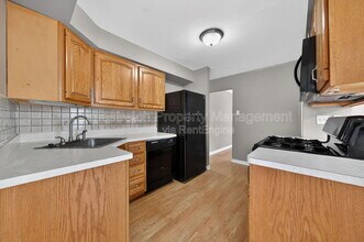 10201 Surf Dr in St. Louis, MO - Building Photo - Building Photo