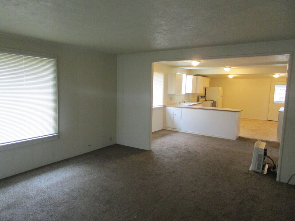 799 SE 2nd St, Unit 01 in Prineville, OR - Building Photo
