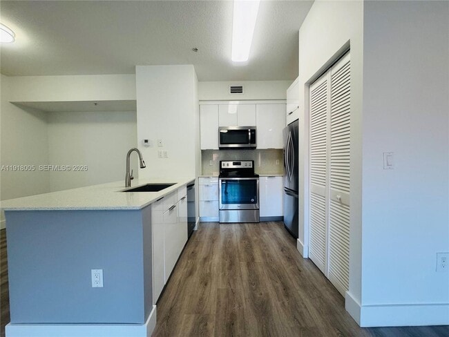 7300 NW 114th Ave in Doral, FL - Building Photo - Building Photo