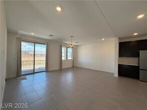 7346 Pioneer Way in Las Vegas, NV - Building Photo - Building Photo