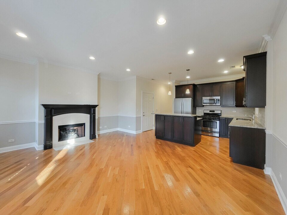 3230 N Kenmore Ave, Unit 3 in Chicago, IL - Building Photo