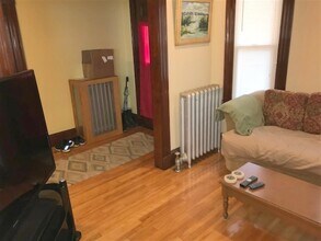 38 Minnesota Ave, Unit 1 in Somerville, MA - Building Photo - Building Photo