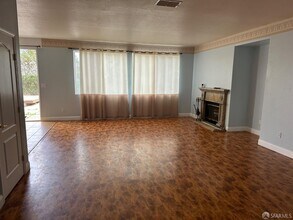 2055 Redbud Way in Antioch, CA - Building Photo - Building Photo