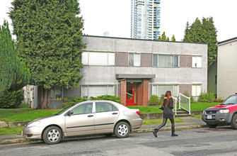 6721 Dow Av in Burnaby, BC - Building Photo - Building Photo