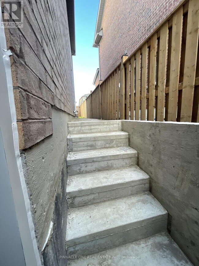 31 Berryman Ln in Markham, ON - Building Photo - Building Photo