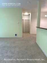 11830 NW Holly Springs Ln in Portland, OR - Building Photo - Building Photo