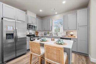 The Cottage Green - Baytown in Baytown, TX - Building Photo