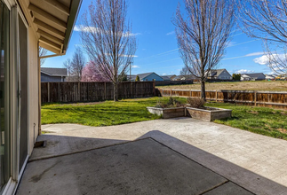1067 Havenwood Dr in Eagle Point, OR - Building Photo - Building Photo