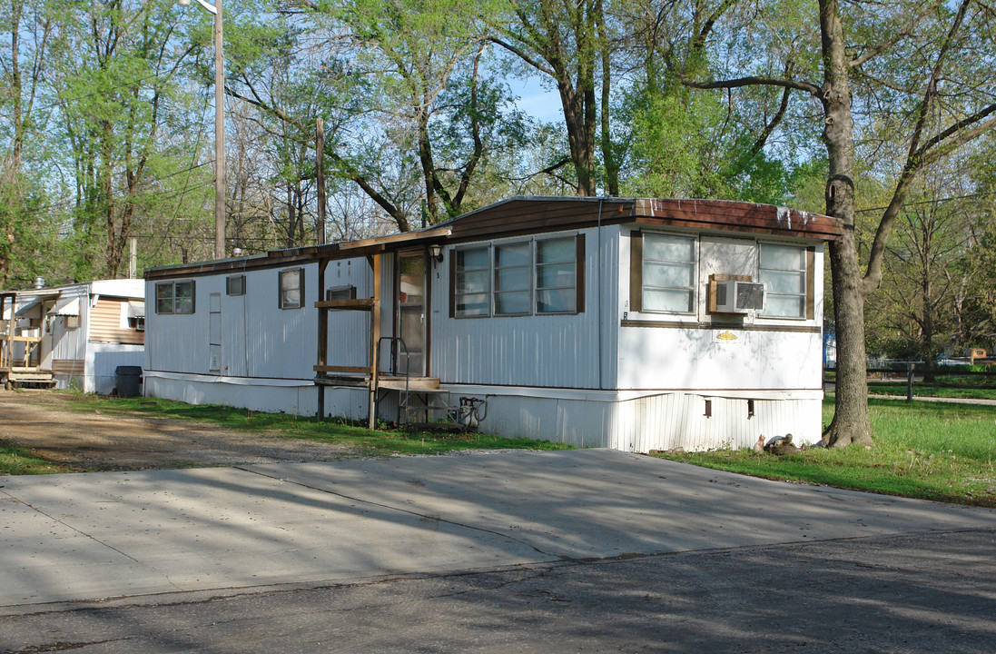 1301 Delaware St in Lawrence, KS - Building Photo