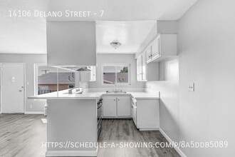 14106 Delano St in Los Angeles, CA - Building Photo - Building Photo