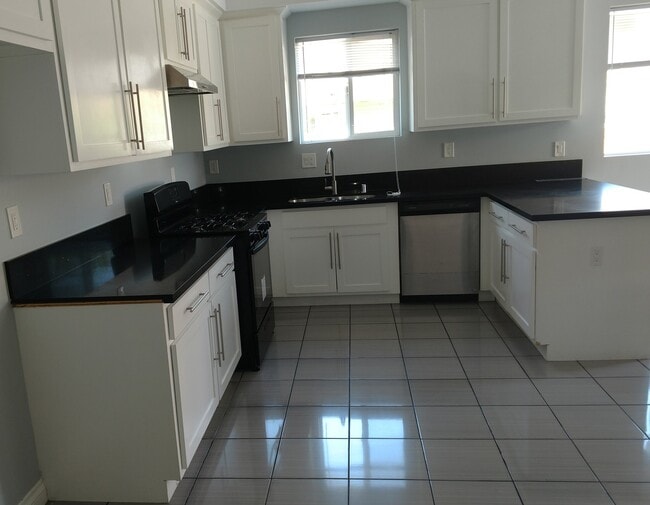 3961 Halldale Ave in Los Angeles, CA - Building Photo - Building Photo