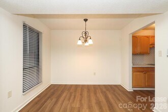 4912 Sardis Rd, Unit F in Charlotte, NC - Building Photo - Building Photo