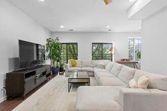1521 N Ashland Ave in Chicago, IL - Building Photo - Building Photo