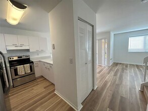 6255 SW Kendale Lakes Cir in Miami, FL - Building Photo - Building Photo