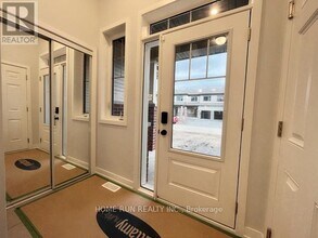 352 Crossway Ter in Ottawa, ON - Building Photo - Building Photo