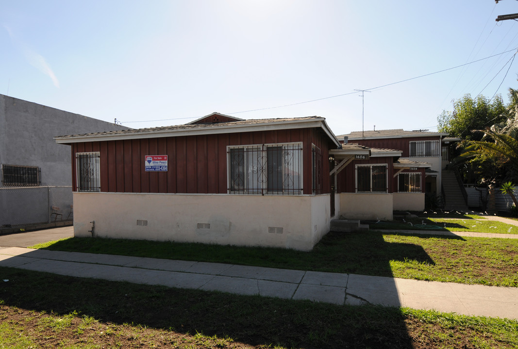 1606-1612 W Century Blvd in Los Angeles, CA - Building Photo