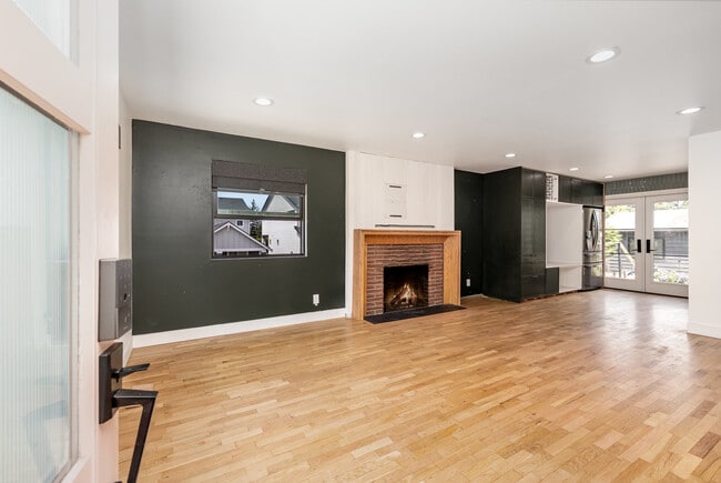 458 SW 126th St in Seattle, WA - Foto de edificio - Building Photo