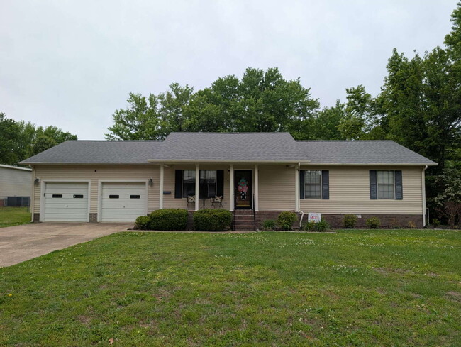 142 Cherokee Dr in Martin, TN - Building Photo - Building Photo