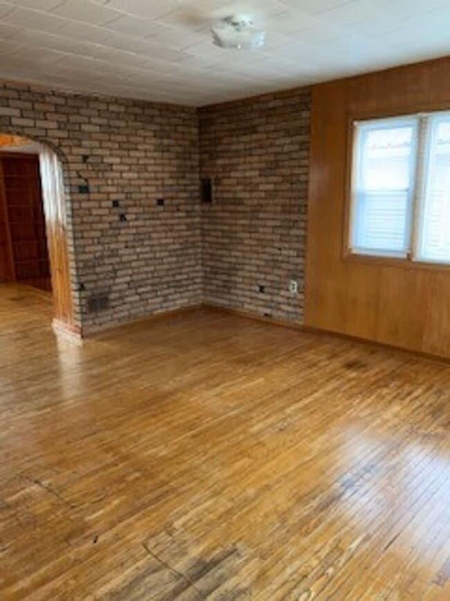 1215 Walnut St in Cedar Falls, IA - Building Photo - Building Photo