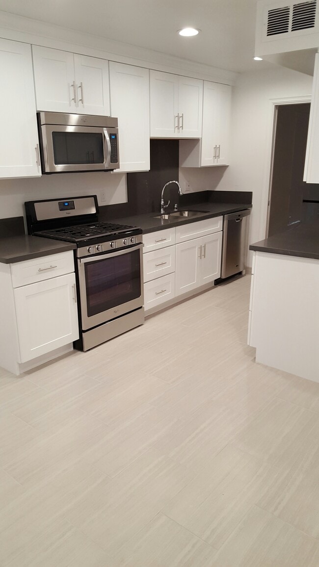 1830 Kelton Ave, Unit #5 in Los Angeles, CA - Foto de edificio - Building Photo