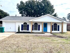 1206 King Henry Dr in Ocean Springs, MS - Building Photo