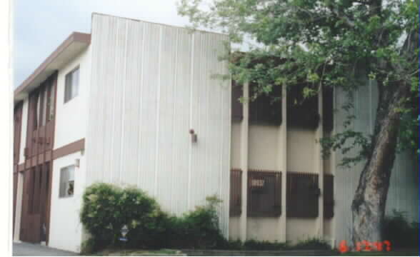 10937 Bloomfield St in North Hollywood, CA - Foto de edificio - Building Photo