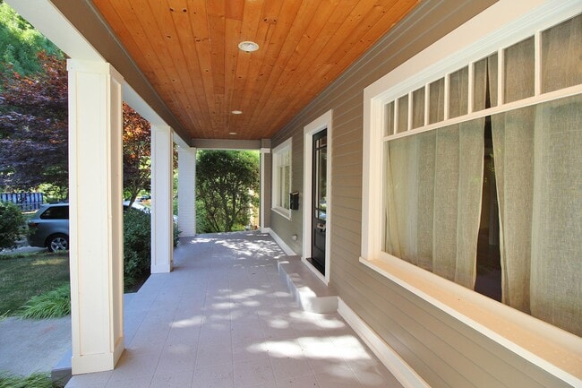 2443 NE 10th Ave in Portland, OR - Building Photo - Building Photo