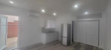 11030 NW 18th St in Pembroke Pines, FL - Building Photo - Building Photo