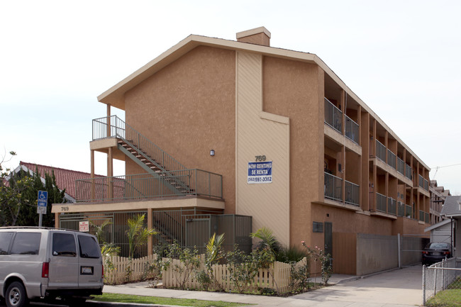 769 Cherry Ave in Long Beach, CA - Foto de edificio - Building Photo