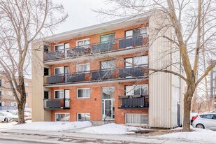 340 Ampère Av in Laval, QC - Building Photo