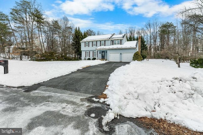 8009 Frontier Dr in Severn, MD - Foto de edificio - Building Photo