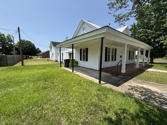 500 E Hill St in Benson, NC - Building Photo - Building Photo